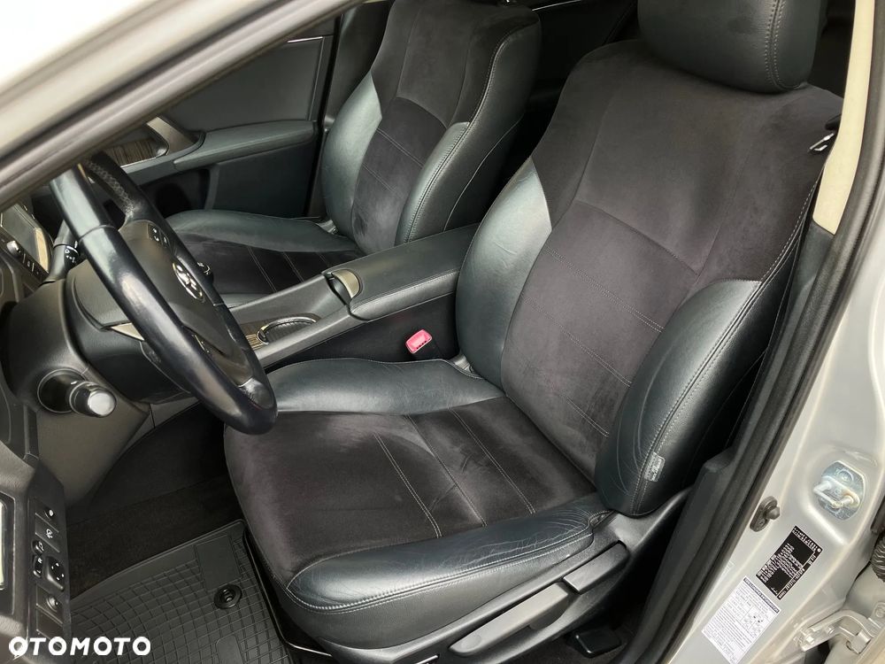 Toyota Avensis 1.8 Premium - 35