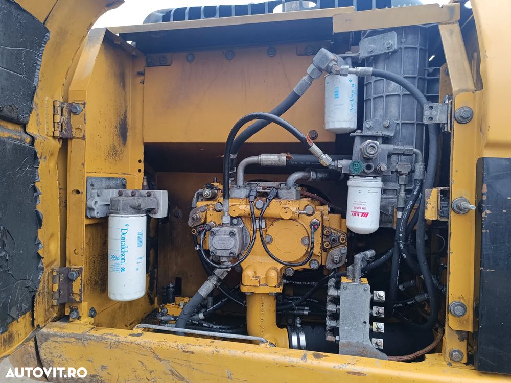 Caterpillar 323D L - 12