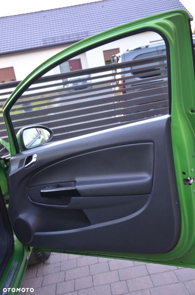 Opel Corsa 1.4 16V 150 Jahre - 13