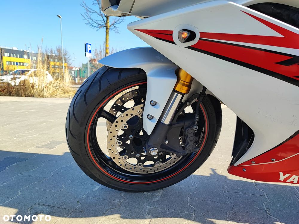 Yamaha R1 - 13