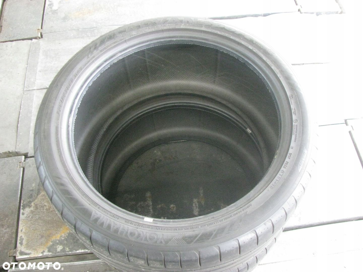 Opona letnia Yokohama Advan Sport V107 325/35R22 114 Y rant ochronny - 3