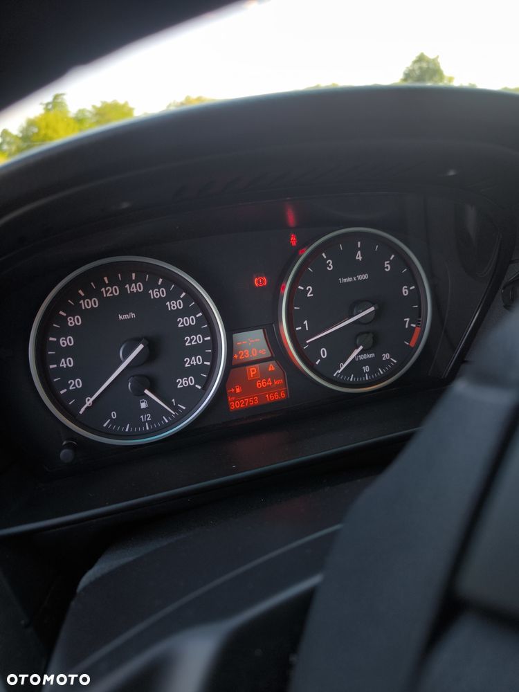 BMW Seria 5 525xi Touring - 12