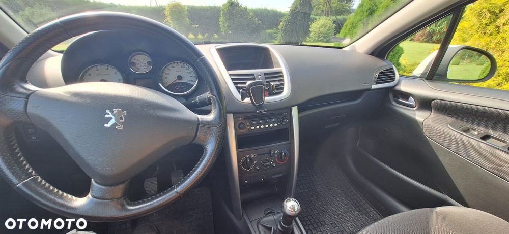 Peugeot 207 1.4 16V Trendy - 8