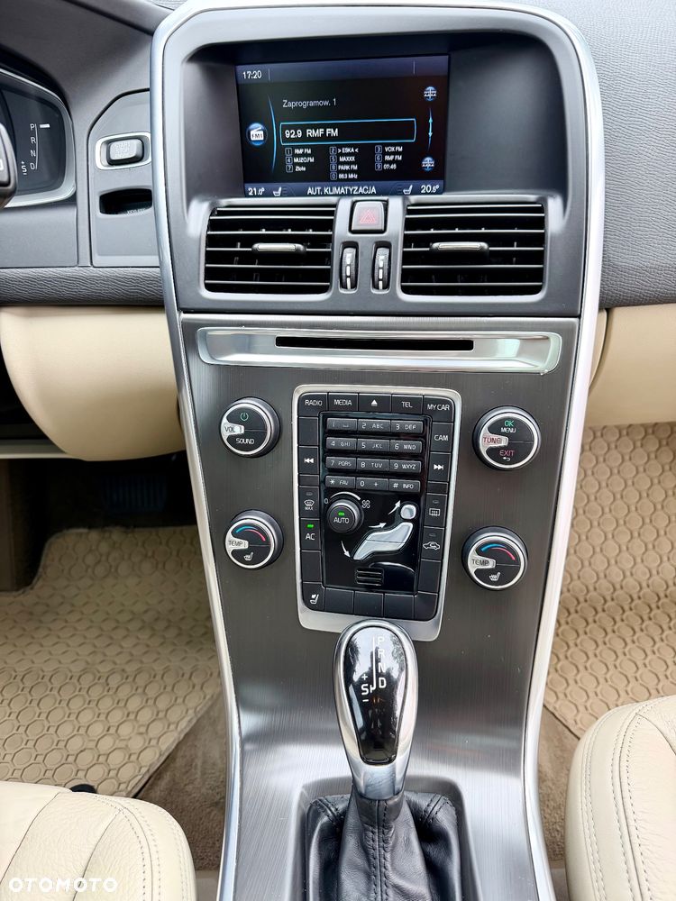 Volvo XC 60 3.2 AWD RDesign - 28