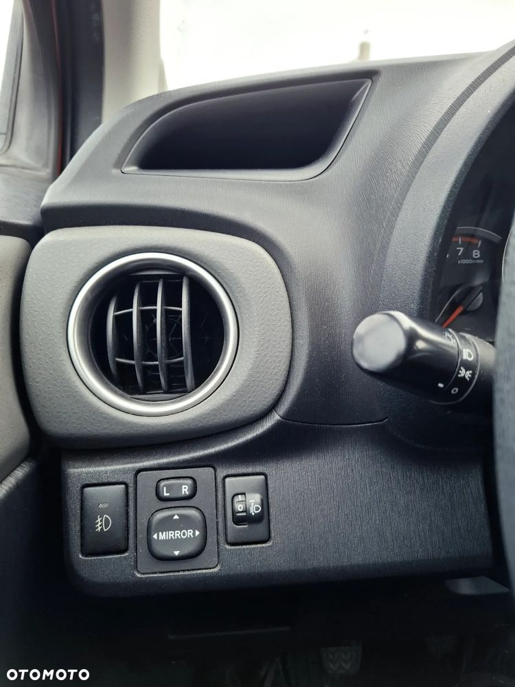 Toyota Yaris 1.33 Premium - 11