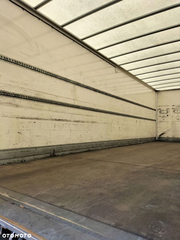 Kontener wraz z drzwiami na podwoziu Dafa - 6