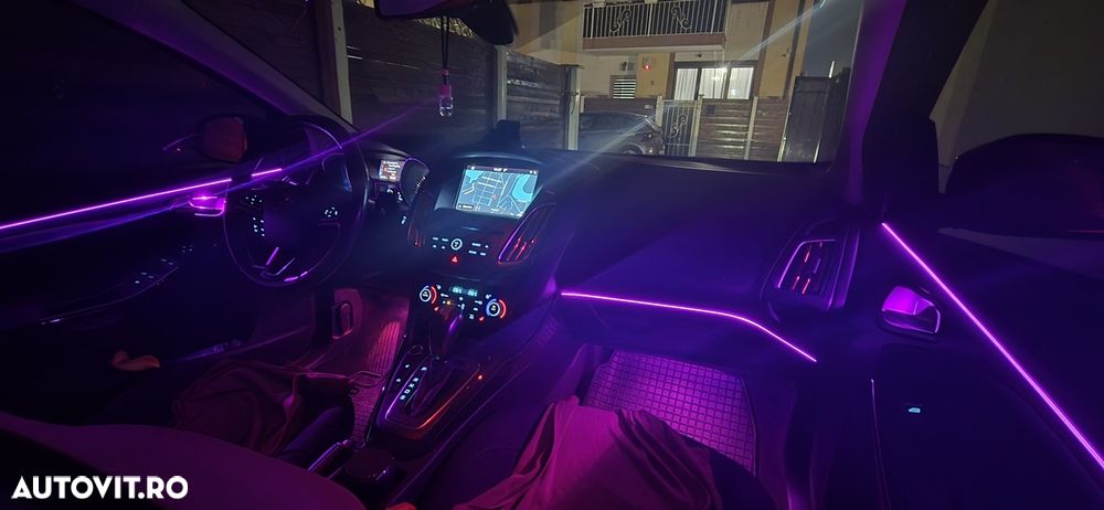 Ford Focus 2.0 TDCI Powershift Titanium - 32