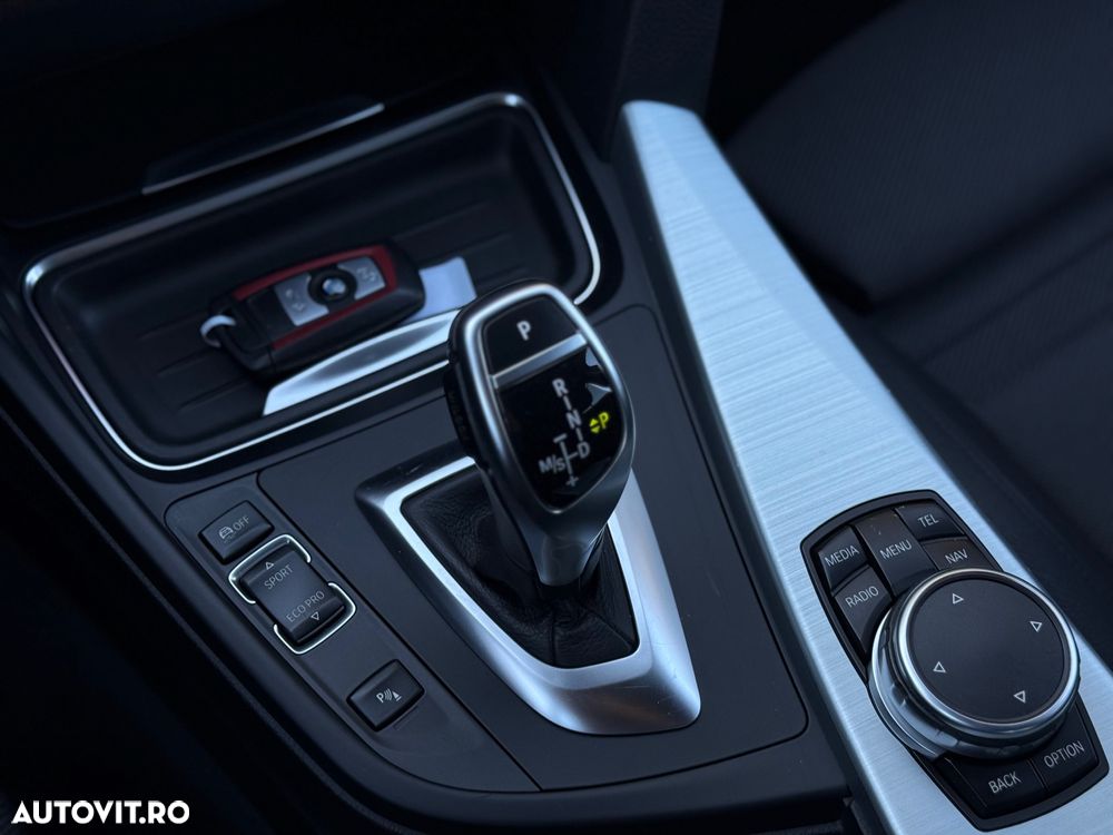 BMW Seria 3 320d Touring xDrive Aut. Sport Line - 25