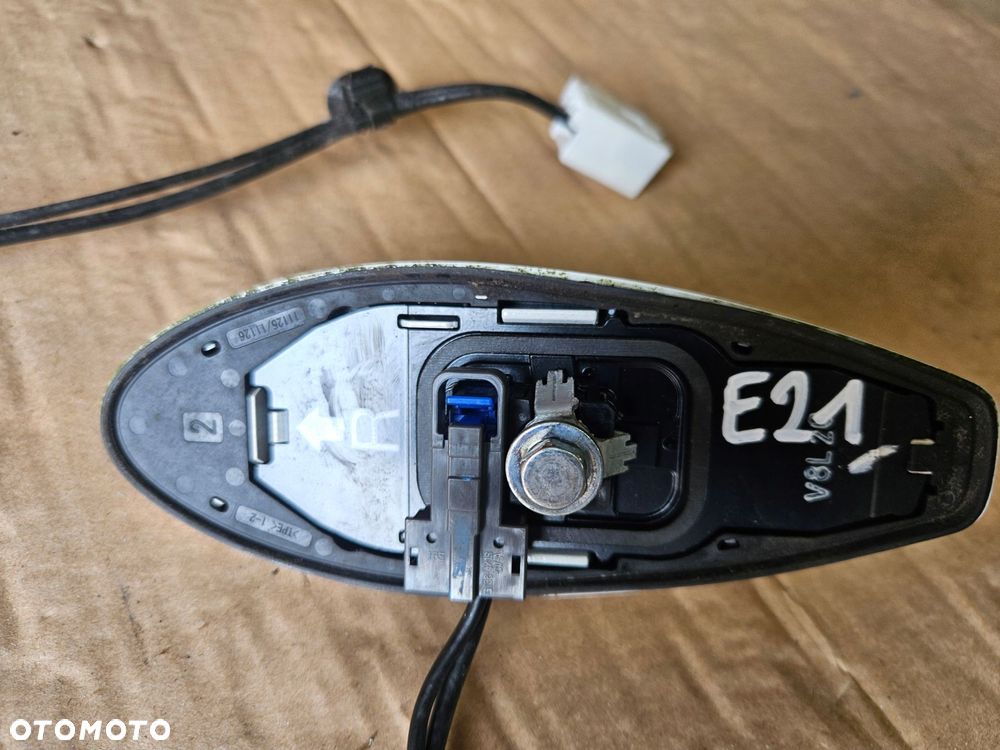 toyota corolla e21 19-25 antena dachowa biała - 2