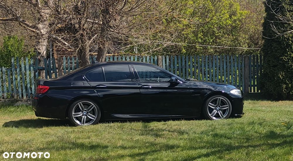 BMW Seria 5 550i xDrive Sport-Aut - 2