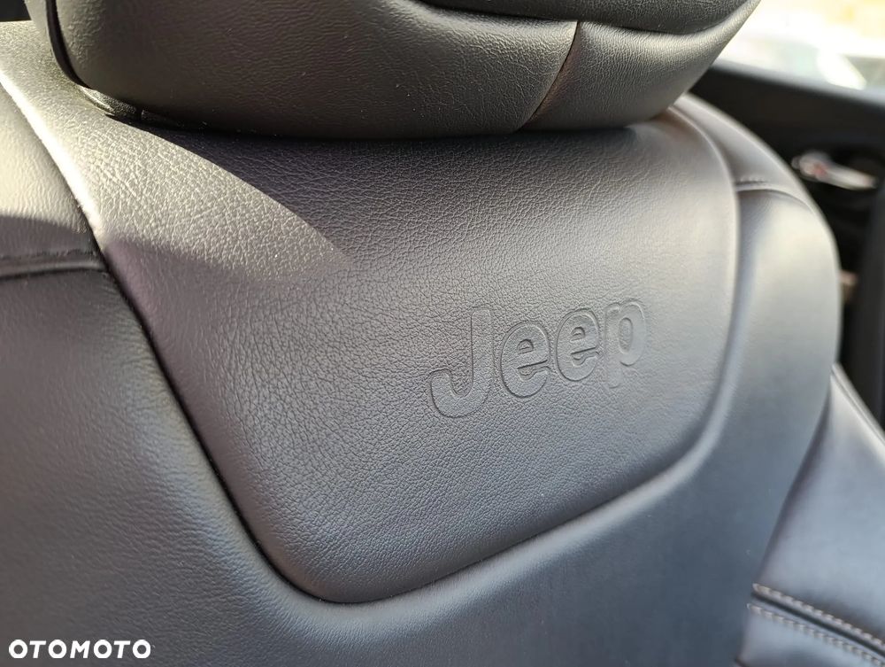 Jeep Cherokee - 10