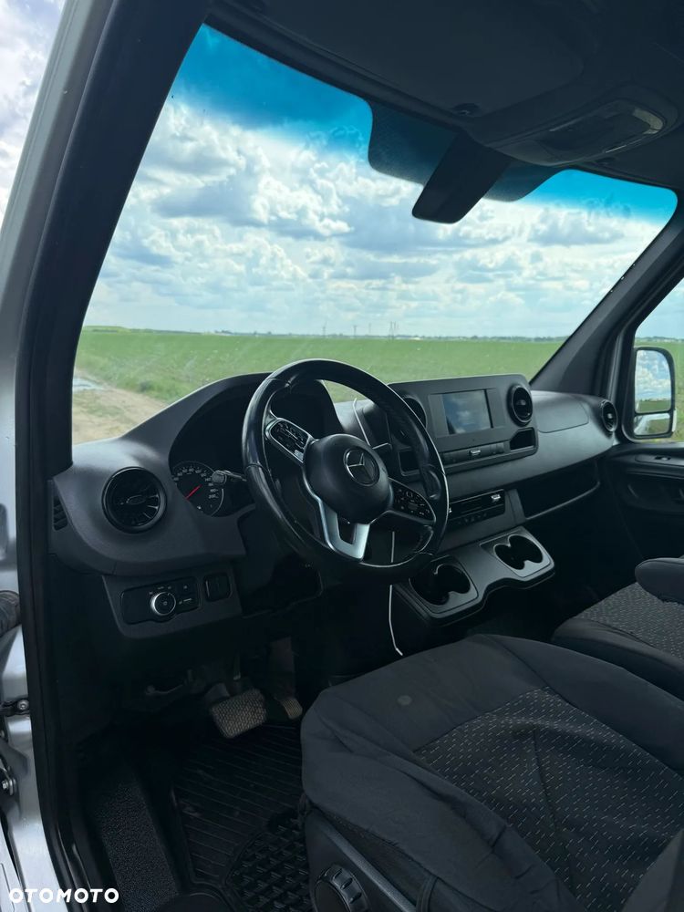 Mercedes-Benz Sprinter - 14