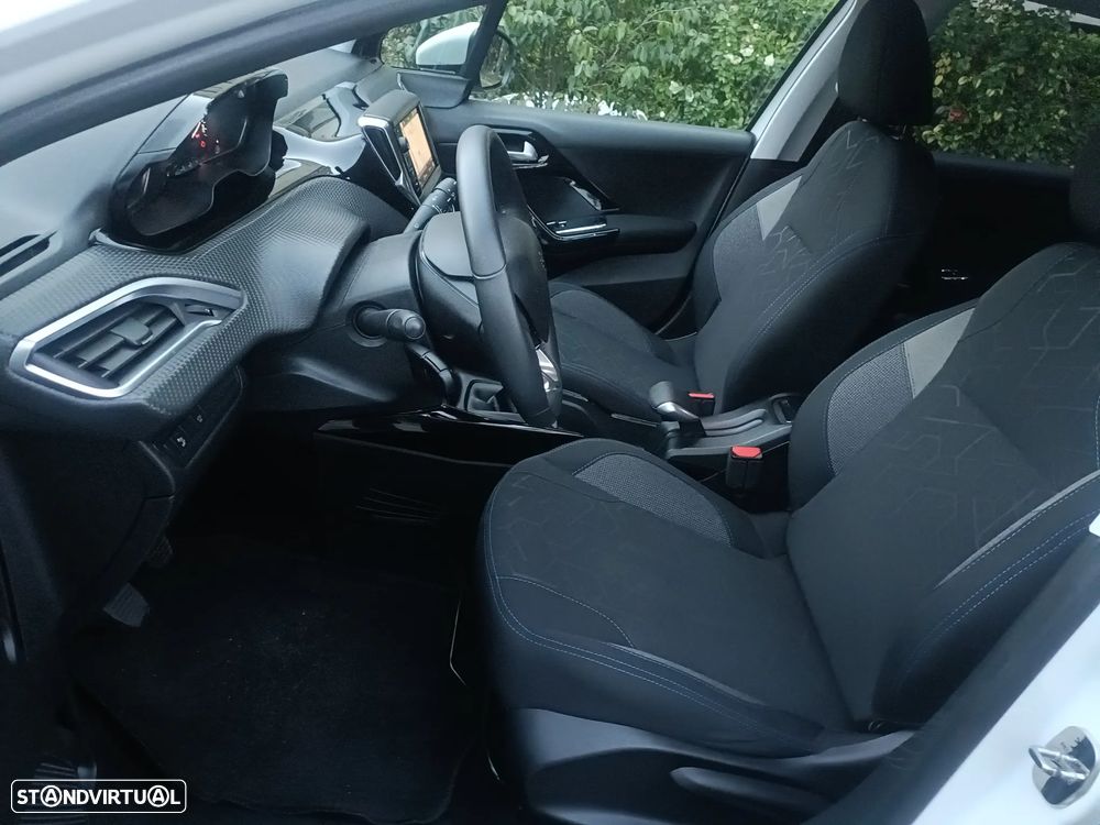 Peugeot 2008 1.2 PureTech Signature - 8