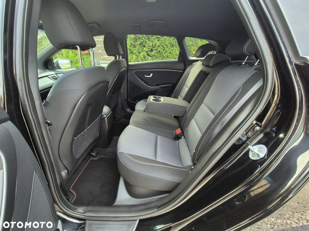 Hyundai i30 blue Kombi 1.6 GDi Passion - 20