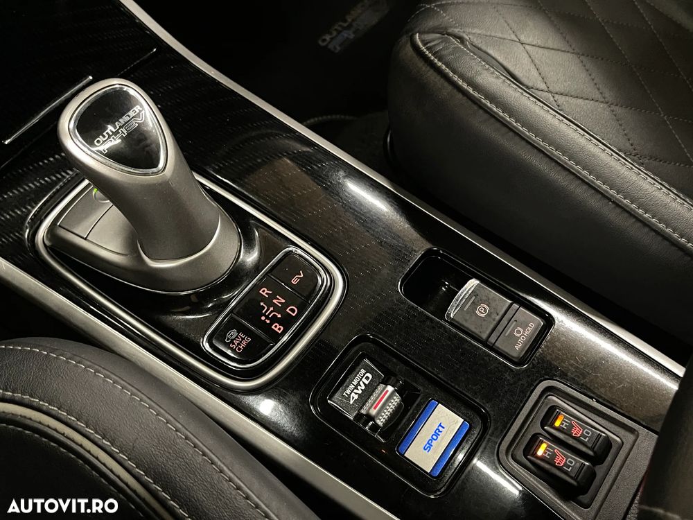 Mitsubishi Outlander 2.4 4WD Plug-In Hybrid Diamant - 29