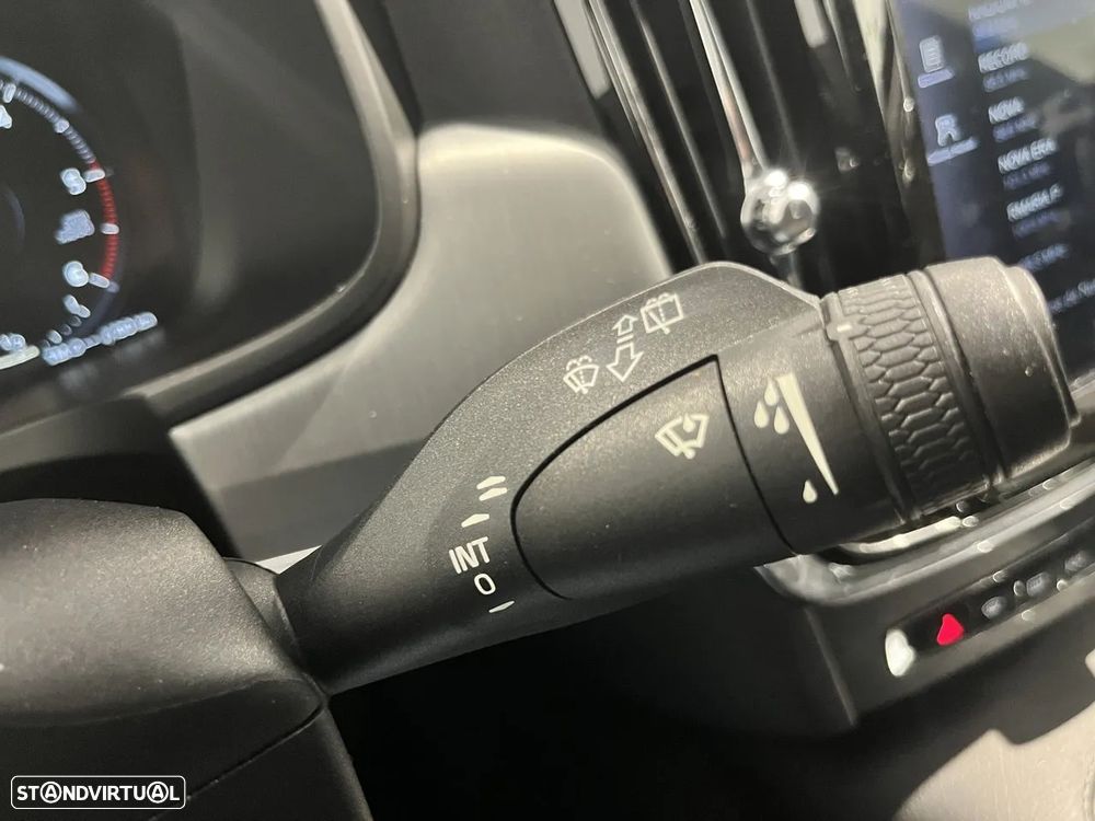 Volvo V90 2.0 D5 Momentum AWD Geartronic - 30