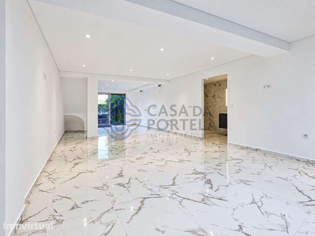 Moradia T2 completamente renovada, com terraço e jardim, a menos de 5 - Grande imagem: 3/26
