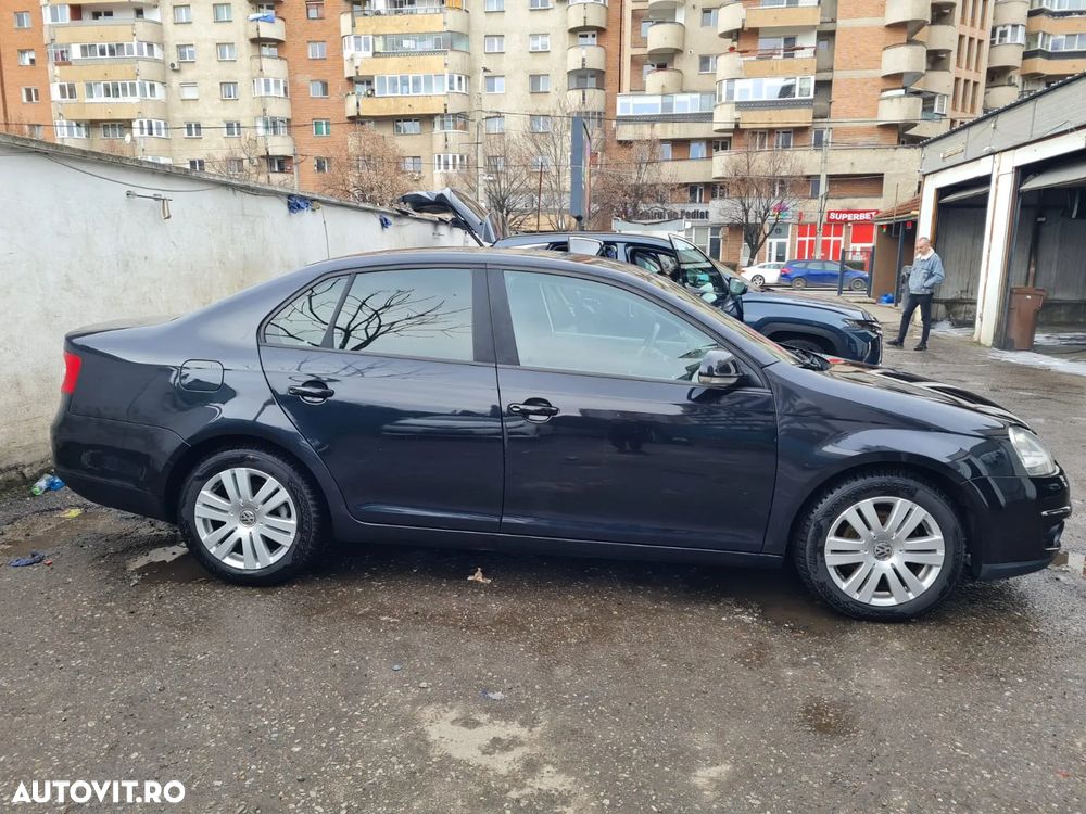 Volkswagen Jetta 1.9 TDI Trendline DPF - 4