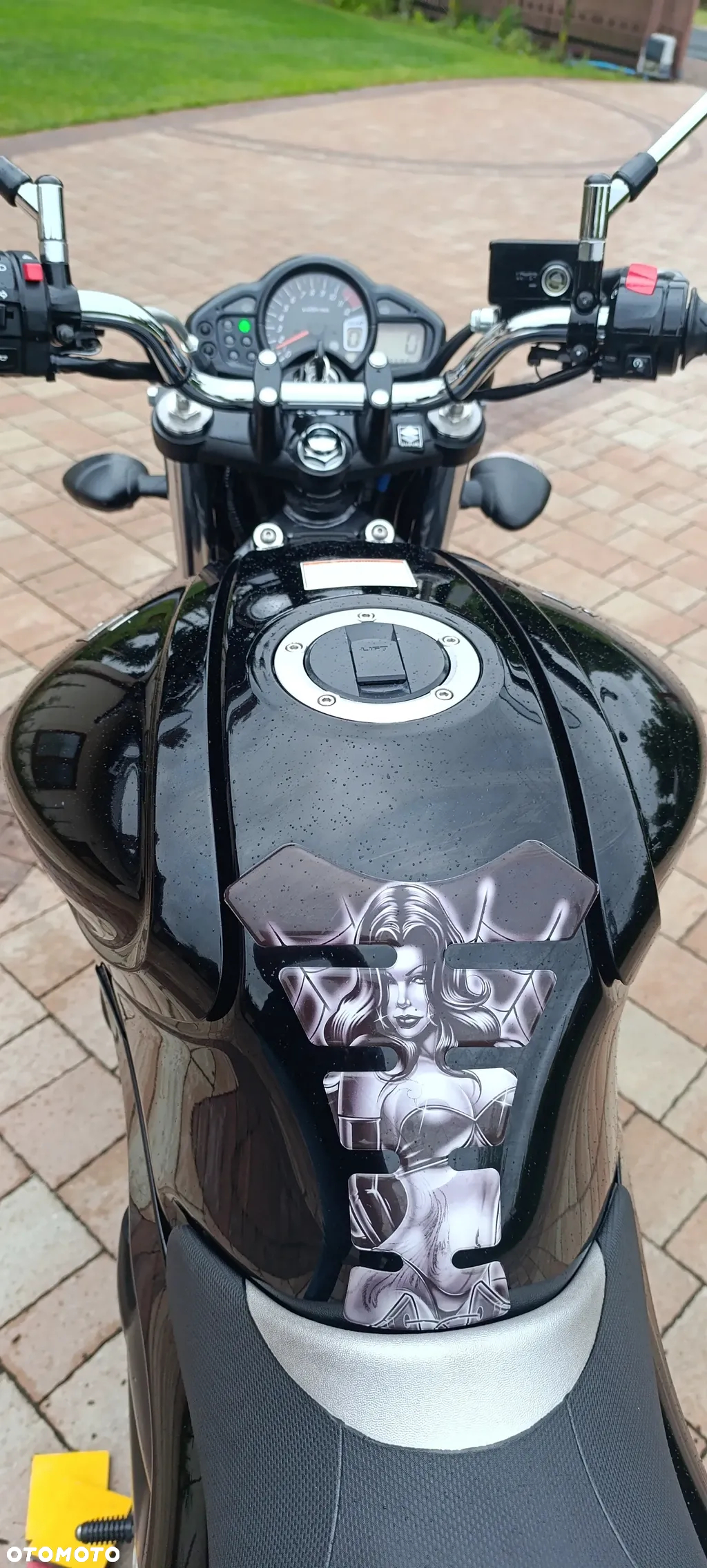 Suzuki GSR - 11
