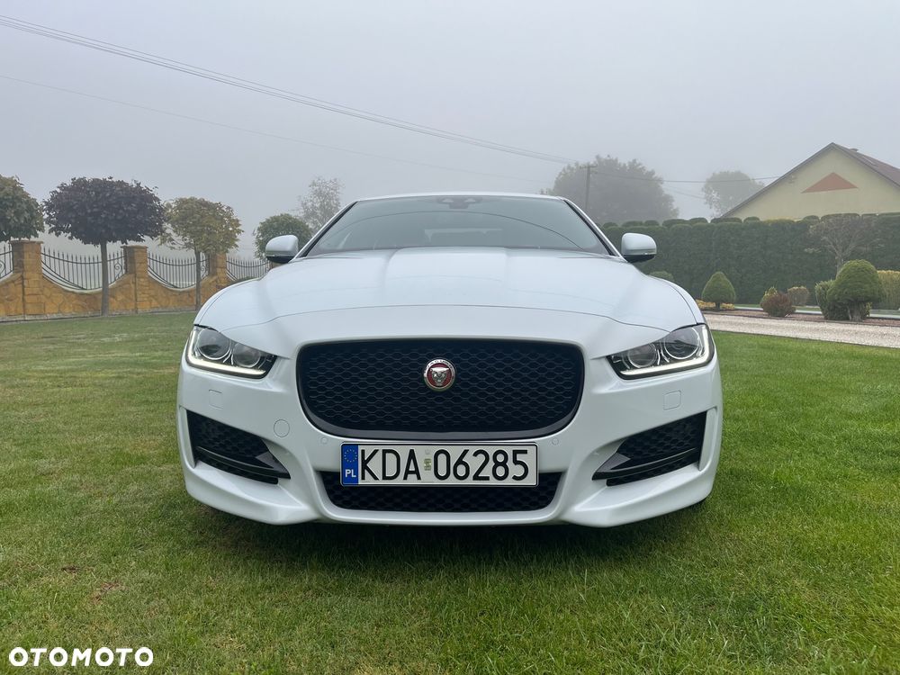 Jaguar XE 2.0 D AWD R-Sport - 12