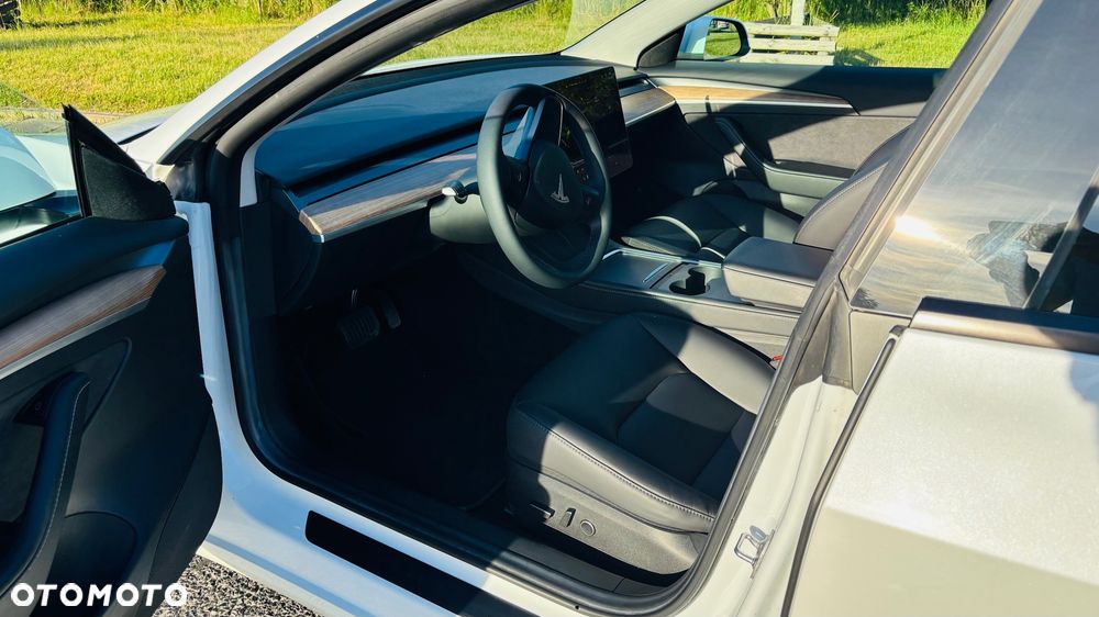 Tesla Model 3 - 6