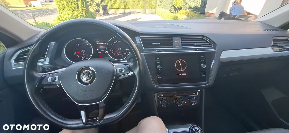 Volkswagen Tiguan - 11