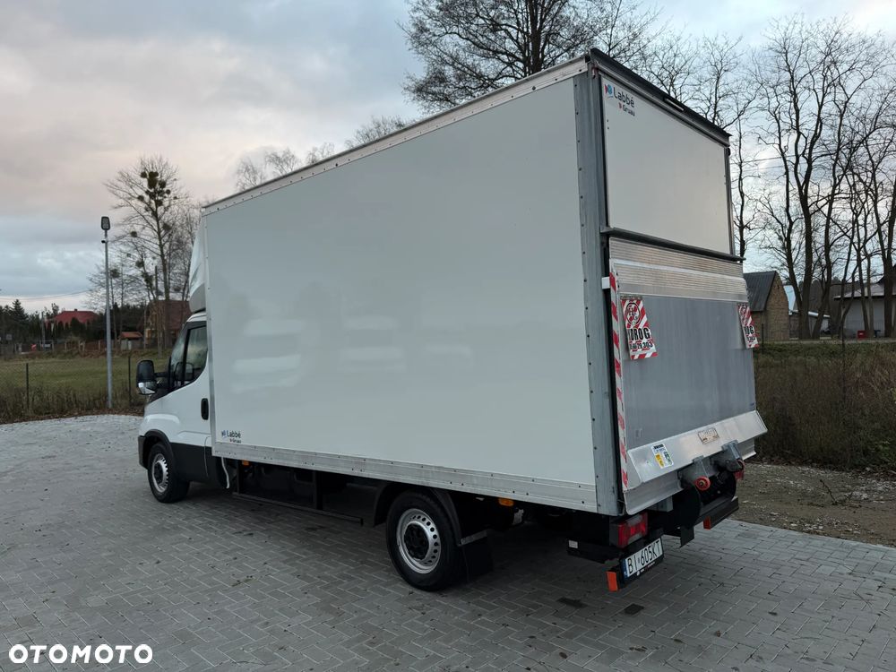 Iveco Daily 35S16 3.0 HPI 160KM / 2021 ROK / Kontener 4,2m + Winda Dhollandia 750KG / ZAREJESTROWANY W PL - 16