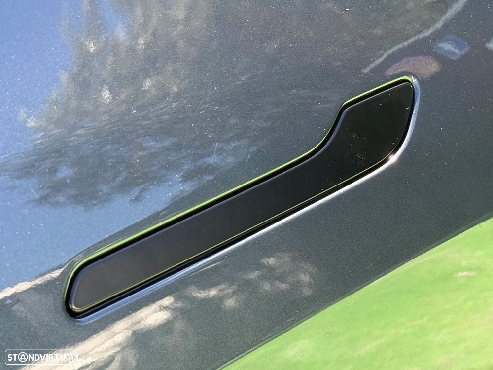 Tesla Model Y Long Range Tração Integral - 17