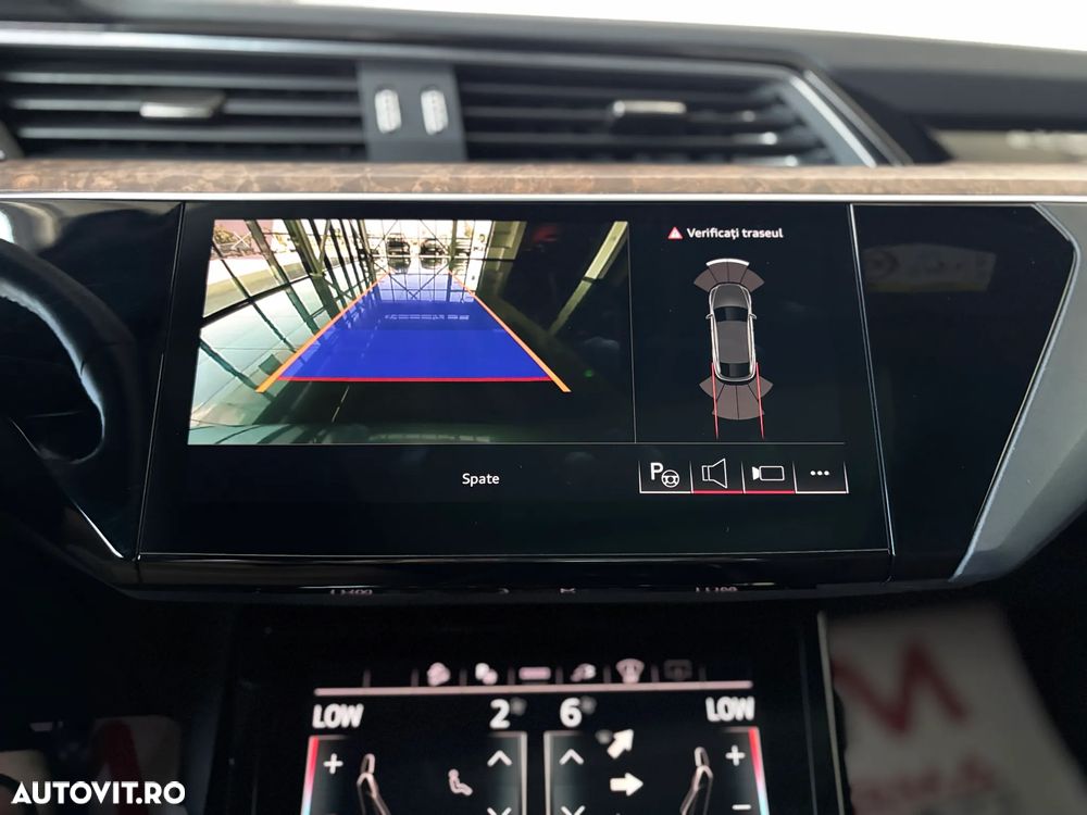 Audi e-tron 55 quattro - 32