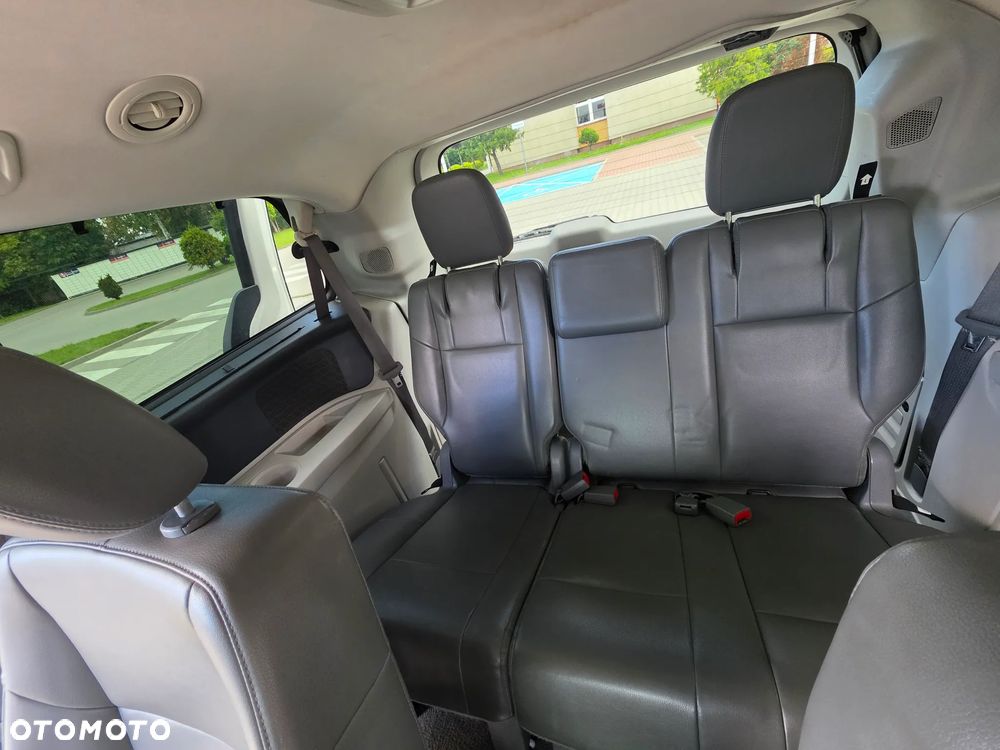 Volkswagen Routan - 9
