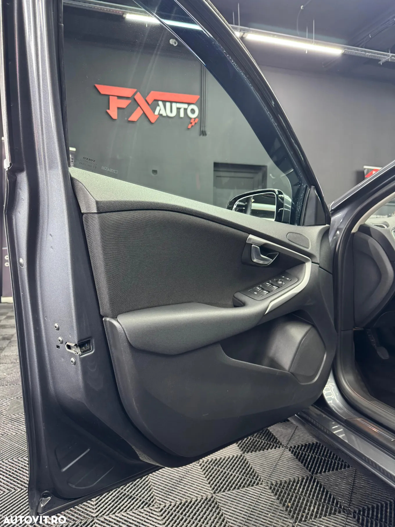 Volvo V40 D2 R-Design - 15
