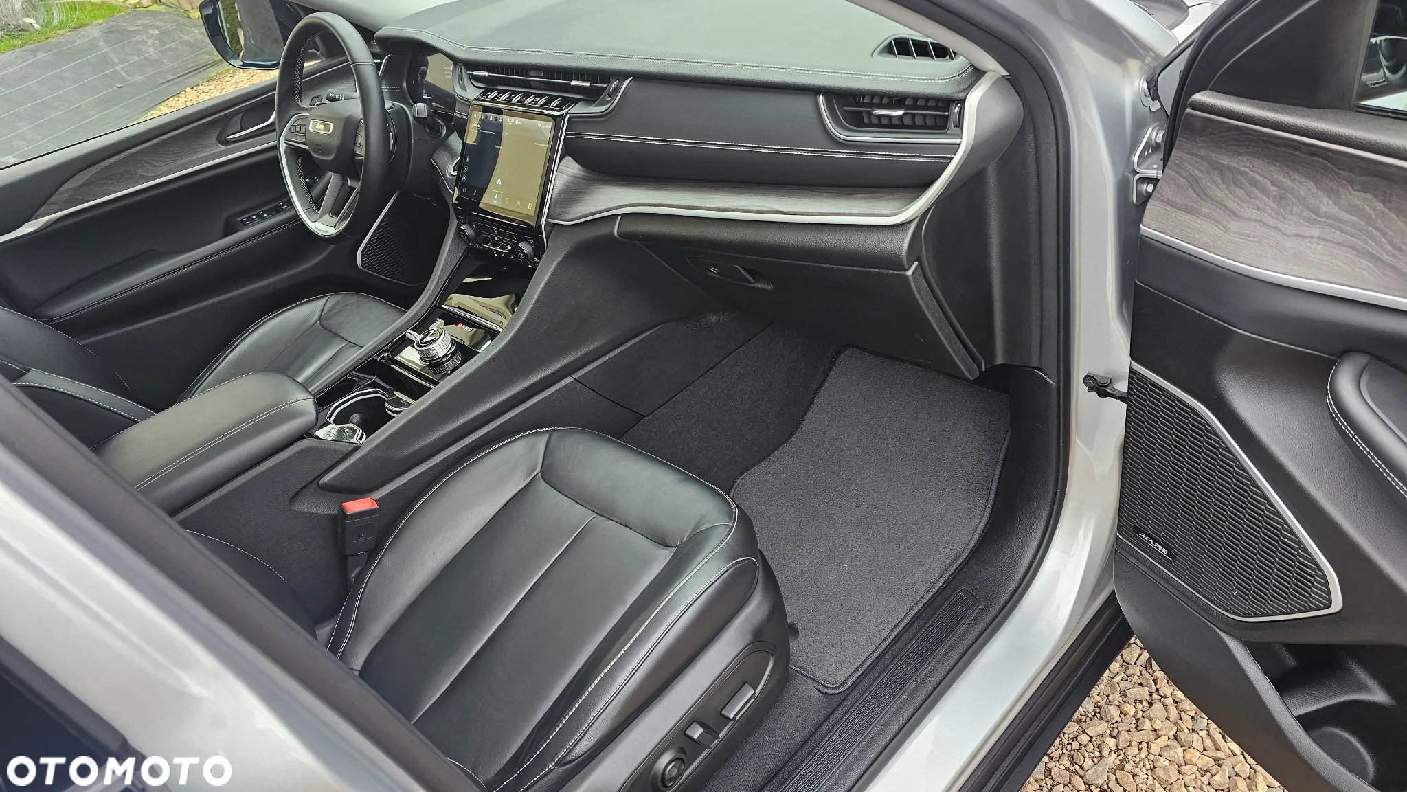 Jeep Grand Cherokee - 22