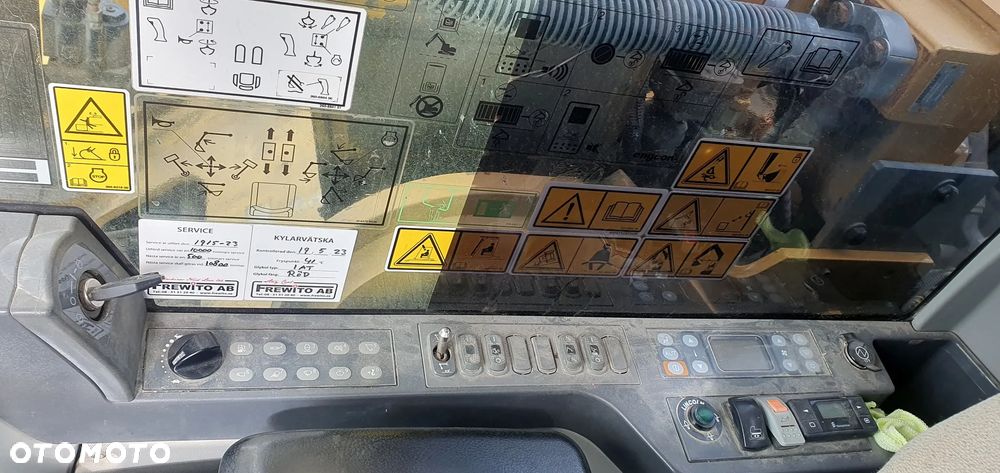 Caterpillar 330 F - 16