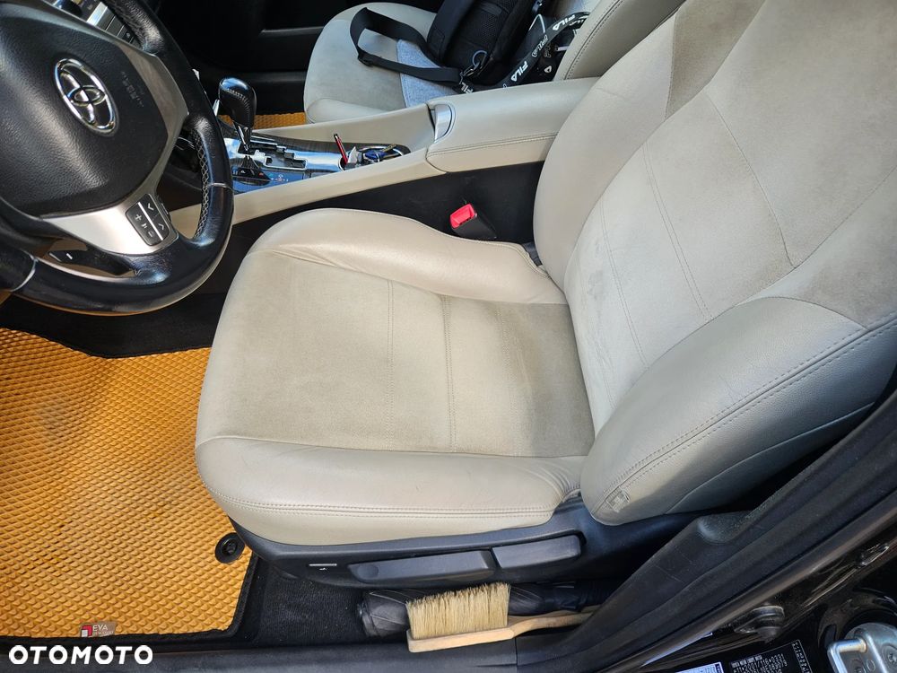 Toyota Avensis 1.8 Premium MS - 9