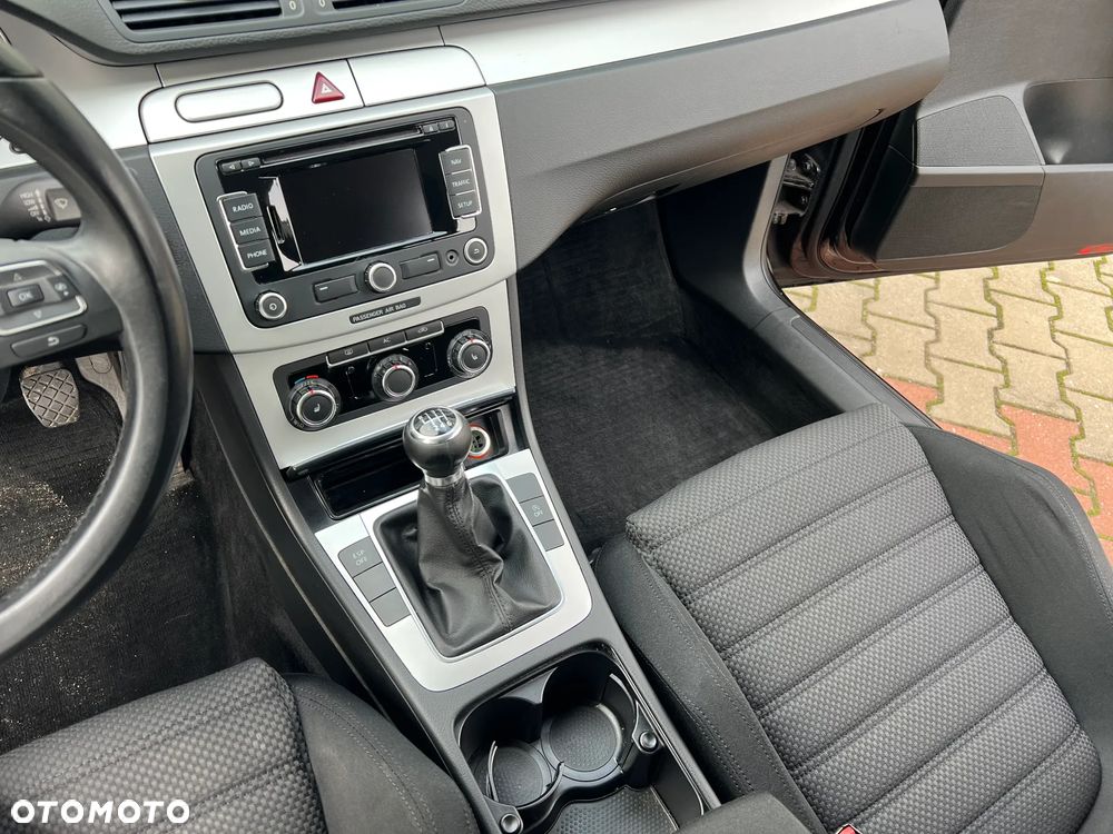 Volkswagen Passat 2.0 TDI Comfortline - 27