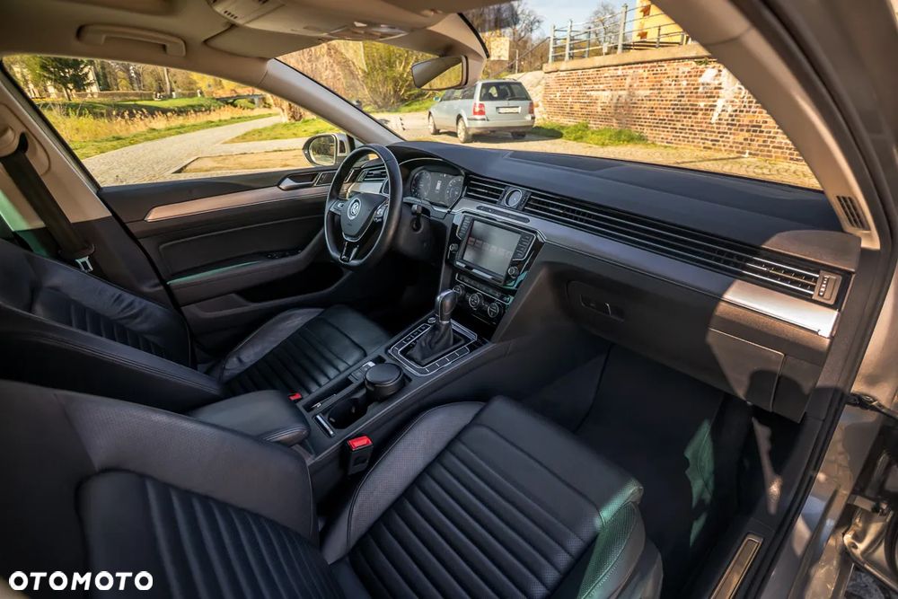 Volkswagen Passat Variant 2.0 TDI SCR 4Motion DSG Highline - 21