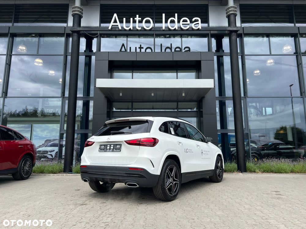 Mercedes-Benz GLA - 16