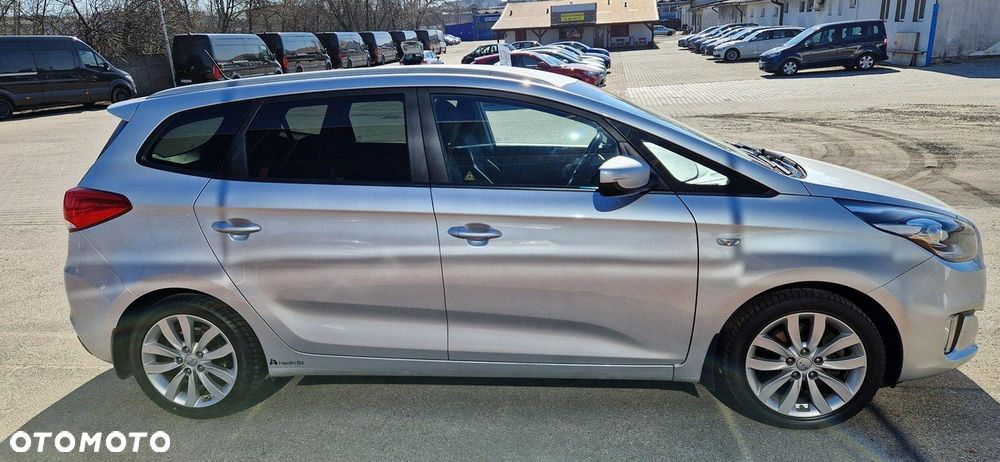 Kia Carens - 8