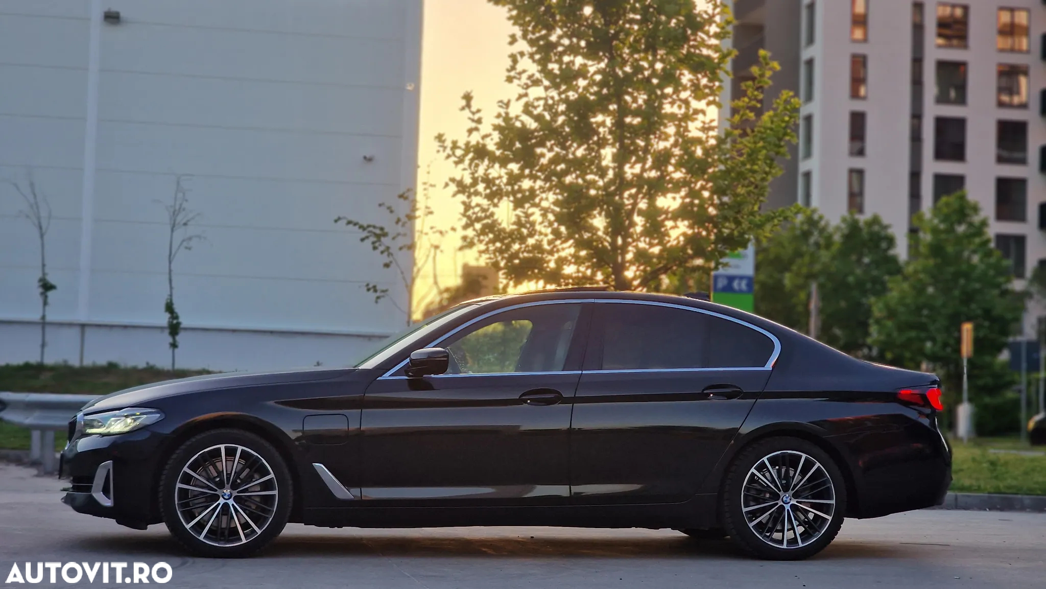BMW Seria 5 530e Aut. Luxury Line - 7