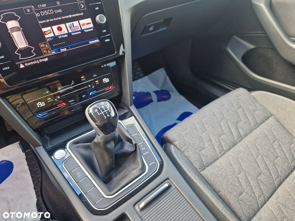 Volkswagen Passat - 14