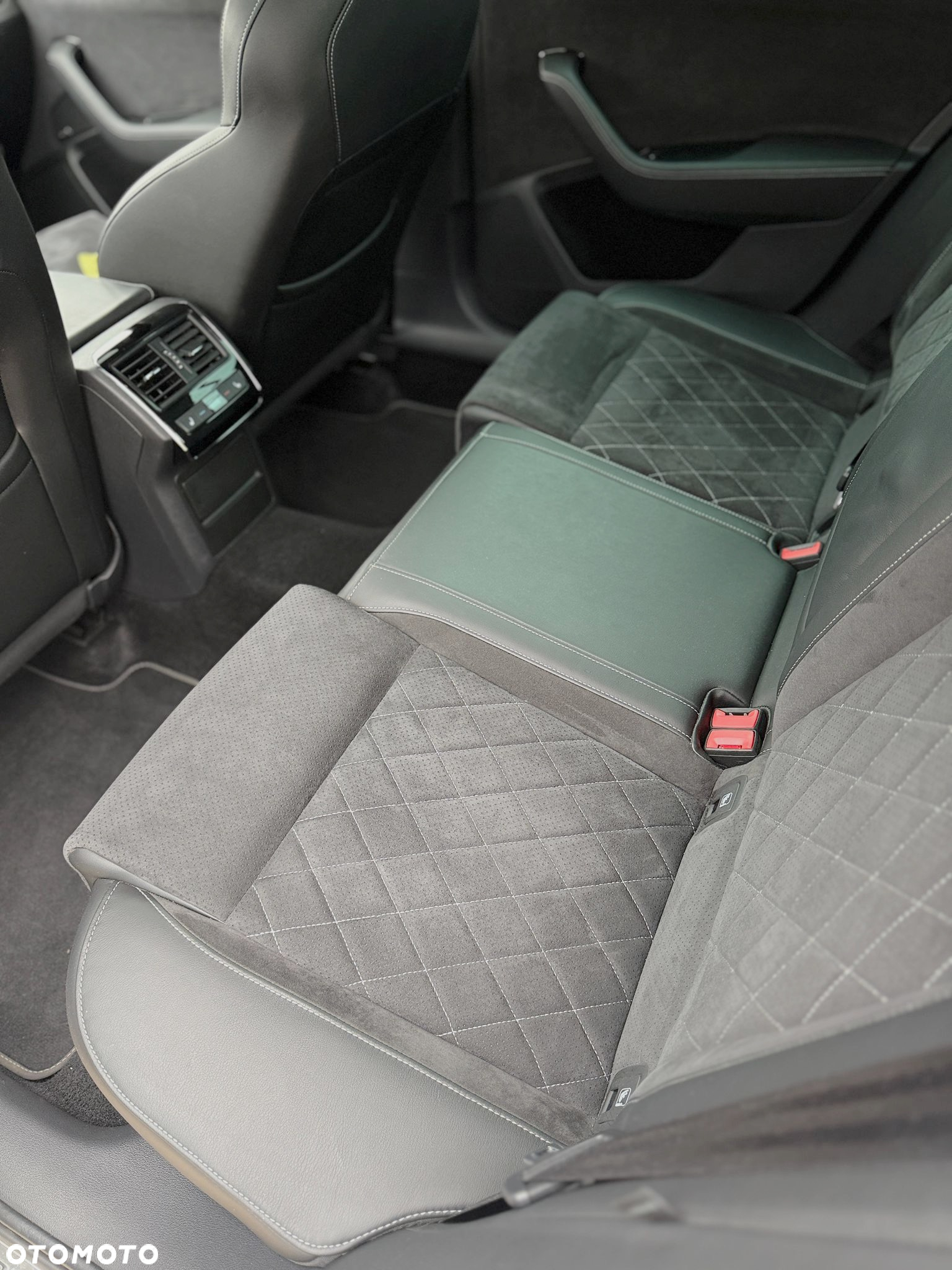 Skoda Superb 2.0 TDI 4x4 DSG SportLine - 16