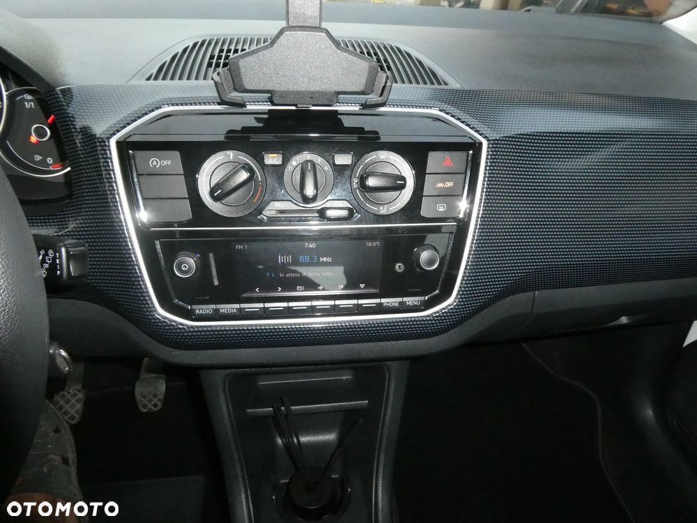 Volkswagen up! 1.0 Beats - 4