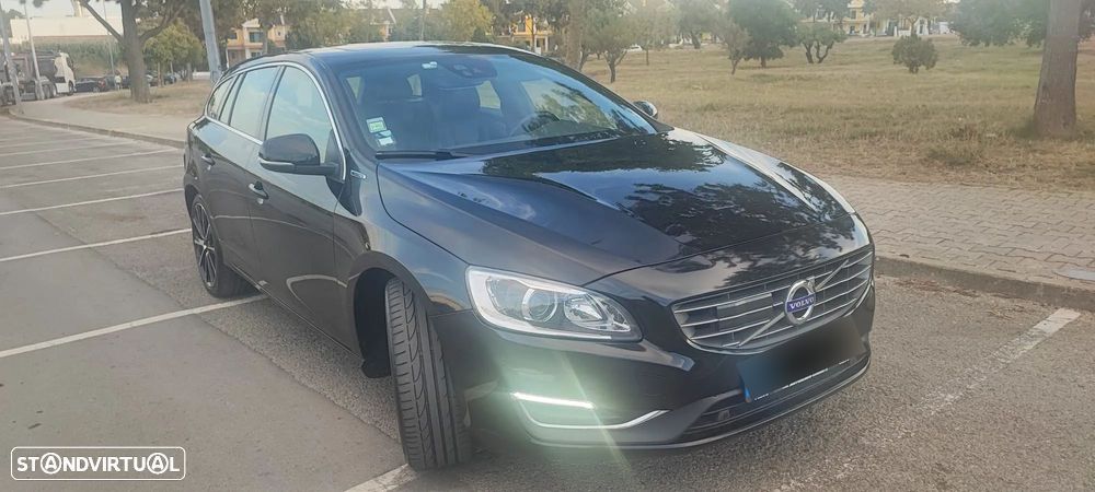 Volvo V60 2.4 D6 R-Design AWD Phev - 1