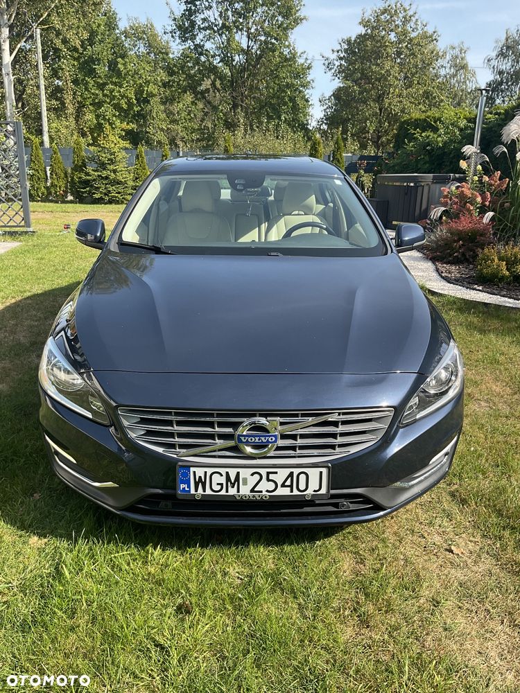 Volvo S60 T5 Drive-E Dynamic Edition (Momentum) - 1