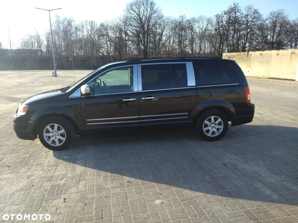 Chrysler Town & Country - 6