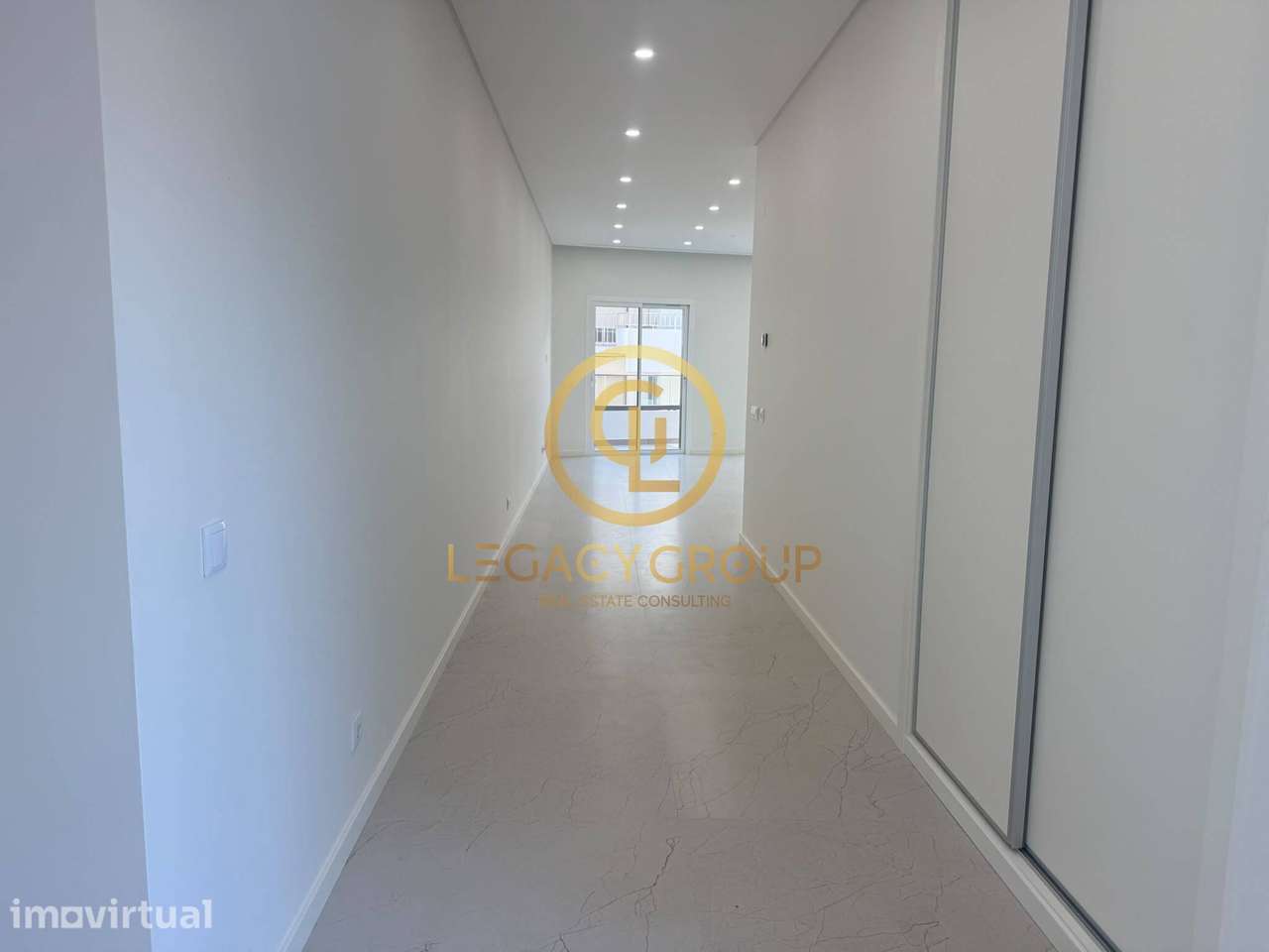 Apartamento T1 com amplo logradouro em Quarteira - Grande imagem: 2/13
