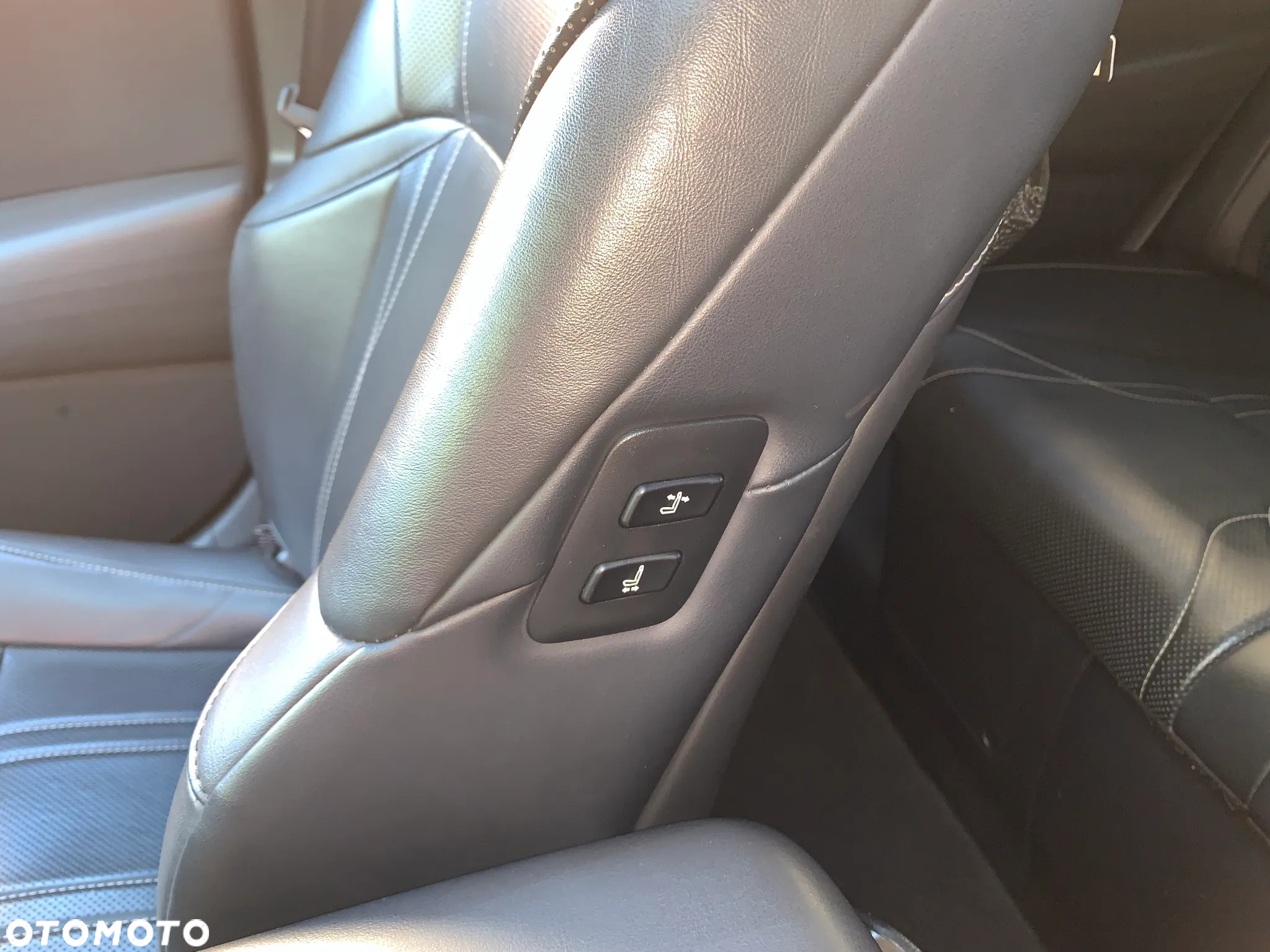Lexus ES 300h Omotenashi - 11