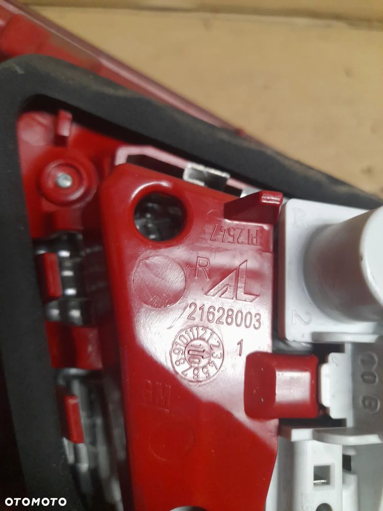 LAMPA TYLNA PRAWA OPEL MERIVA B nr 21629003 - 6