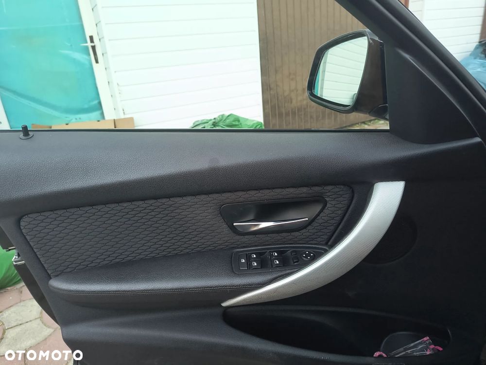 BMW Seria 3 318d xDrive M Sport - 3