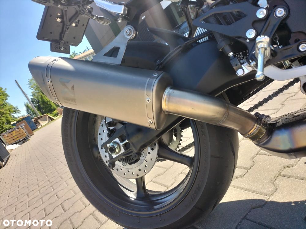Yamaha R9 - 12